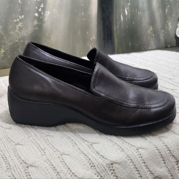 Easy Spirit Women's Dark Brown Loafers - Picture 2 of 9